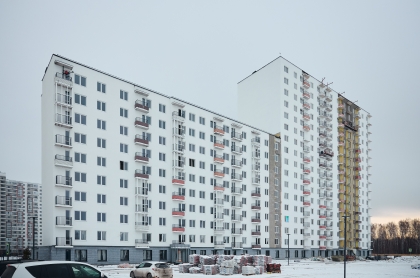 Выполнены работы: каменная кладка 1 секция 17 этажа и парапета, монтаж кровли 2 секции, монтаж ПВХ конструкций 1 секция 15 этаж, декоративная штукатурка и окраска фасада 2 секции. Ведутся работы: утепление фасада 1 секции, монтаж кровли 1 секция, монтаж с Выполнены работы: каменная кладка 1 секция 17 этажа и парапета, монтаж кровли 2 секции, монтаж ПВХ конструкций 1 секция 15 этаж, декоративная штукатурка и окраска фасада 2 секции. Ведутся работы: утепление фасада 1 секции, монтаж кровли 1 секция, монтаж с